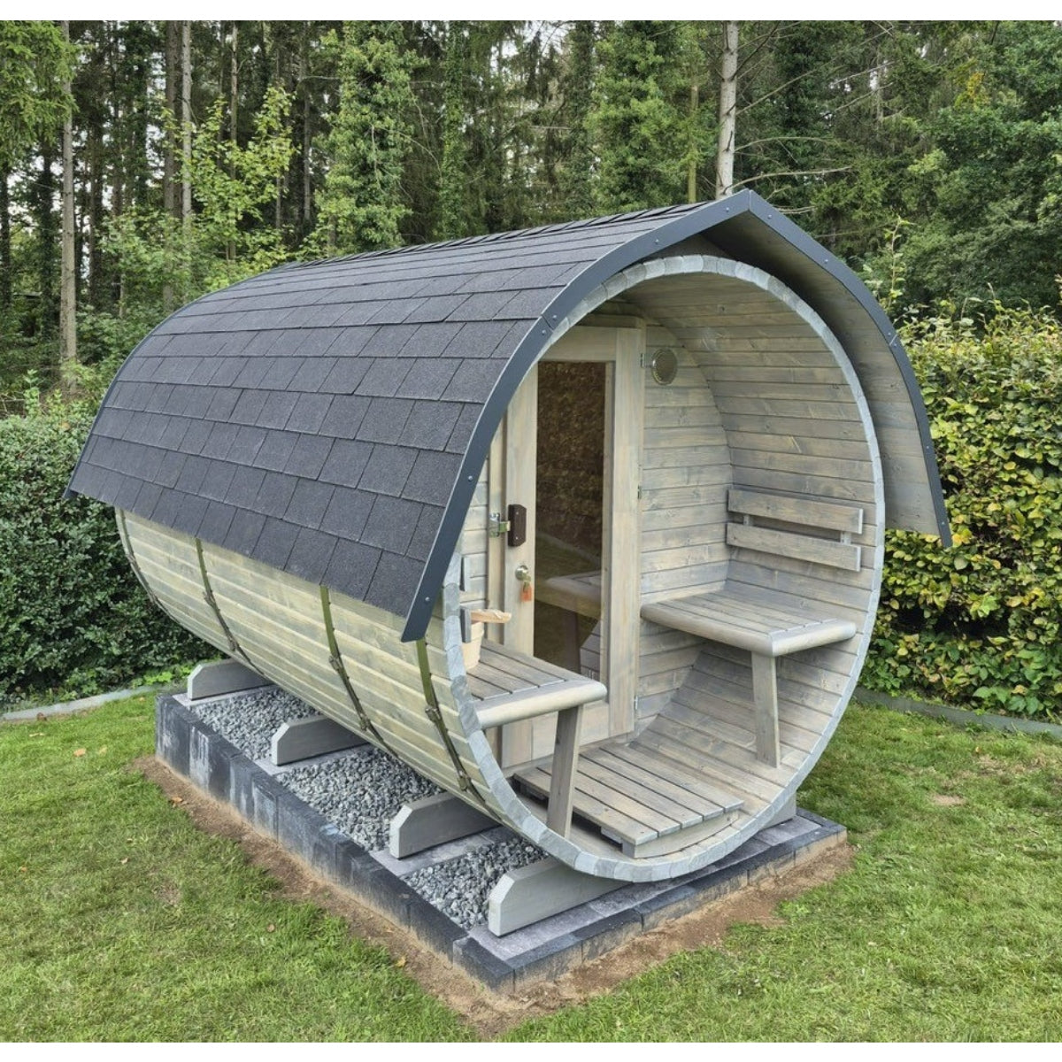 Fass-Sauna mit offenem Vorraum, 3500 mm Länge, holzbefeuert